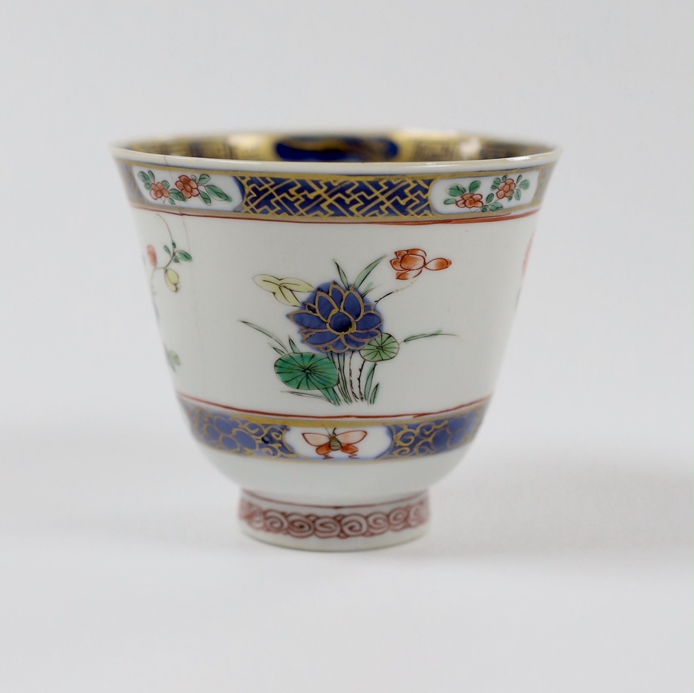 A Chinese Kangxi famille verte tea bowl (hairline crack)